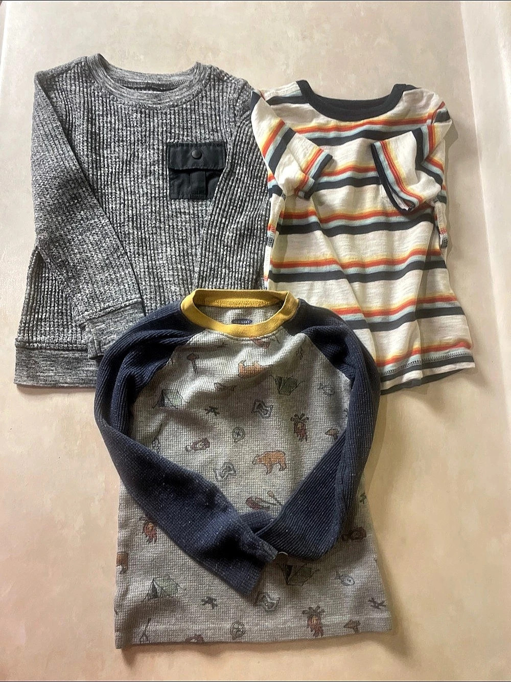 Old Navy 3-Piece Kids Shirt Bundle 4T Gray & Multicolor